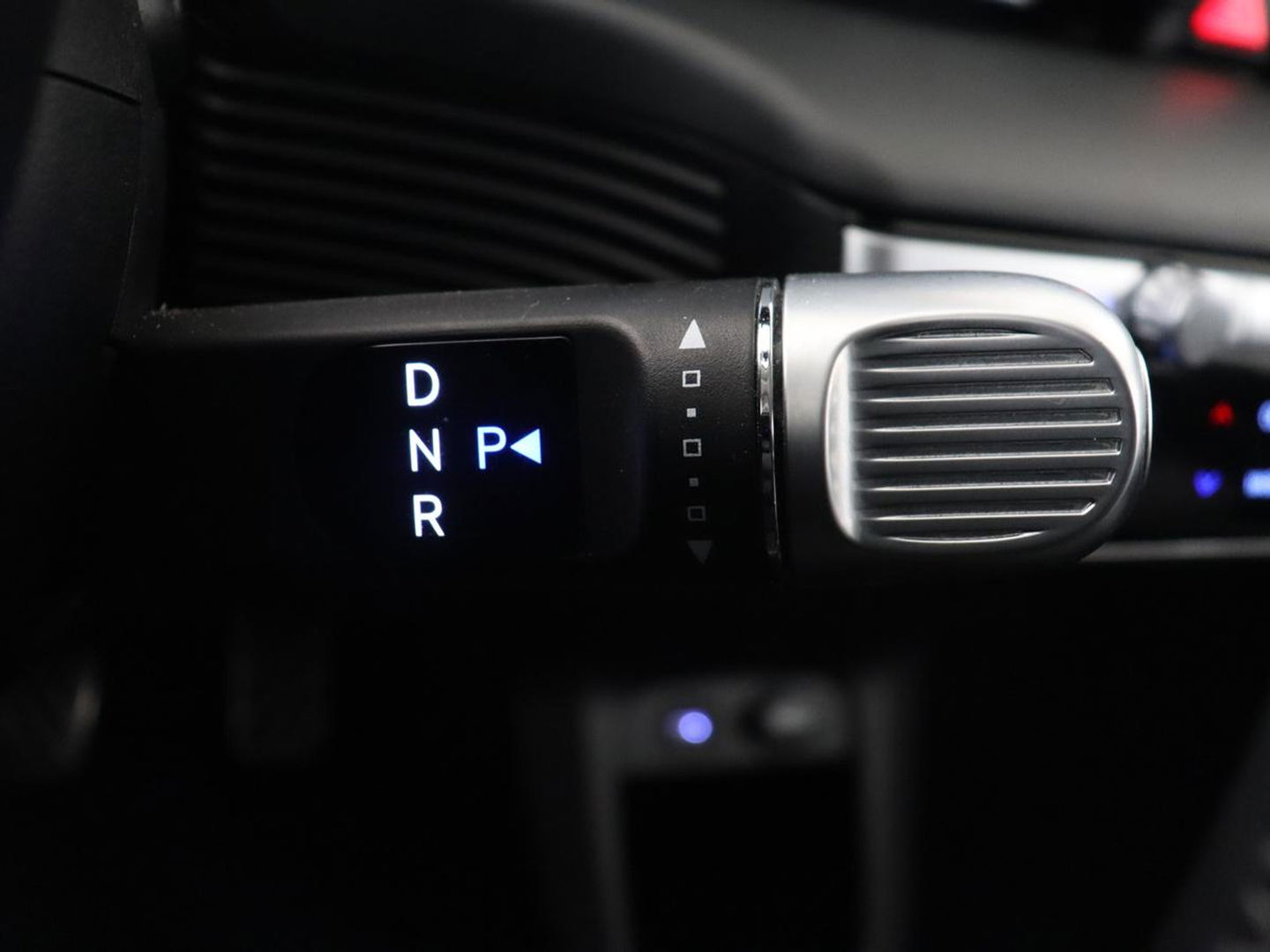 Hyundai IONIQ 5 Connect 73kWh | Trekhaak | Stoel & stuurverwarming | Half leder | Adaptive cruise | Carplay | 19'' | Keyless | Camera | Navigatie | Vehicle-to-load | Parkeerhulp