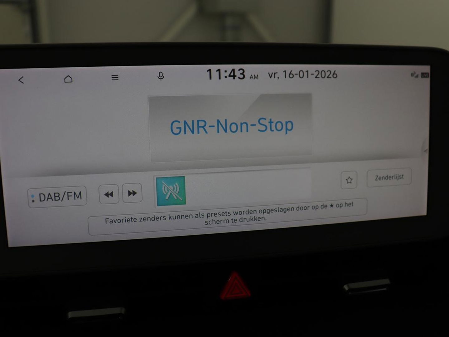 Hyundai IONIQ 5 Connect 73kWh | Trekhaak | Stoel & stuurverwarming | Half leder | Adaptive cruise | Carplay | 19'' | Keyless | Camera | Navigatie | Vehicle-to-load | Parkeerhulp