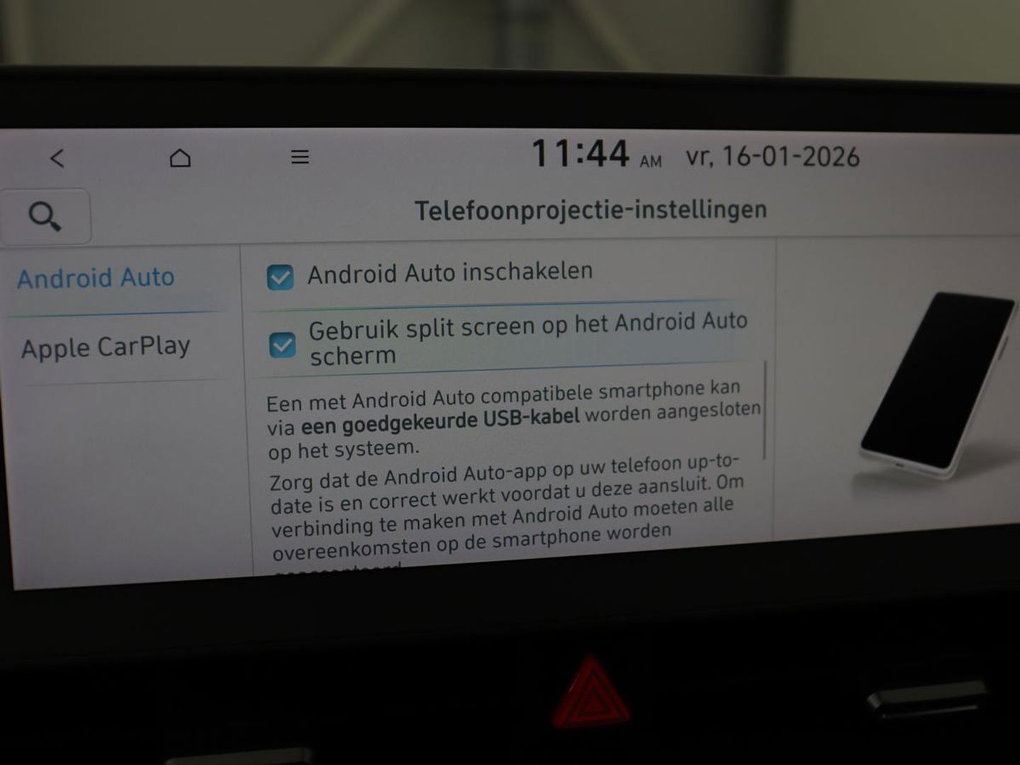 Hyundai IONIQ 5 Connect 73kWh | Trekhaak | Stoel & stuurverwarming | Half leder | Adaptive cruise | Carplay | 19'' | Keyless | Camera | Navigatie | Vehicle-to-load | Parkeerhulp