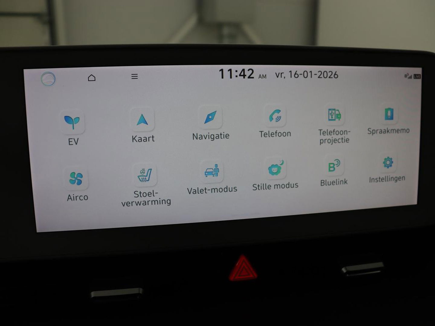 Hyundai IONIQ 5 Connect 73kWh | Trekhaak | Stoel & stuurverwarming | Half leder | Adaptive cruise | Carplay | 19'' | Keyless | Camera | Navigatie | Vehicle-to-load | Parkeerhulp