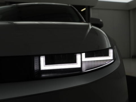 Hyundai IONIQ 5 Connect 73kWh | Trekhaak | Stoel & stuurverwarming | Half leder | Adaptive cruise | Carplay | 19'' | Keyless | Camera | Navigatie | Vehicle-to-load | Parkeerhulp