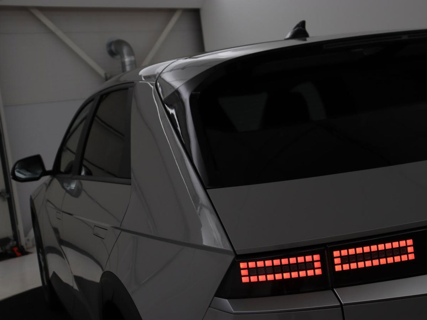 Hyundai IONIQ 5 Connect 73kWh | Trekhaak | Stoel & stuurverwarming | Half leder | Adaptive cruise | Carplay | 19'' | Keyless | Camera | Navigatie | Vehicle-to-load | Parkeerhulp