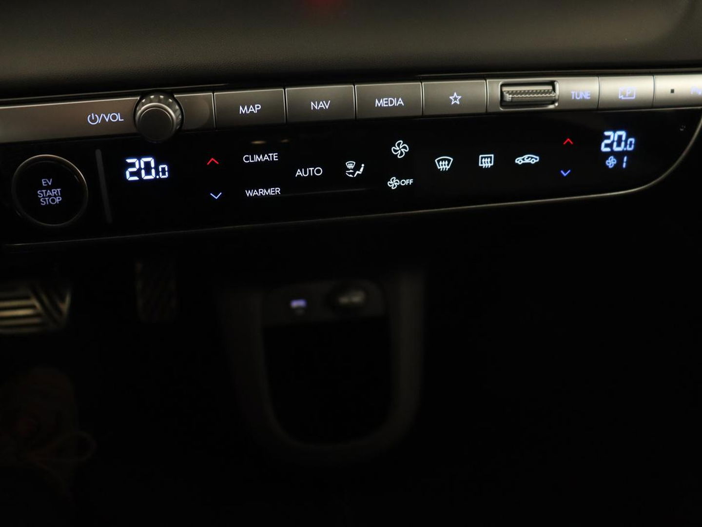 Hyundai IONIQ 5 Connect 73kWh | Trekhaak | Stoel & stuurverwarming | Half leder | Adaptive cruise | Carplay | 19'' | Keyless | Camera | Navigatie | Vehicle-to-load | Parkeerhulp