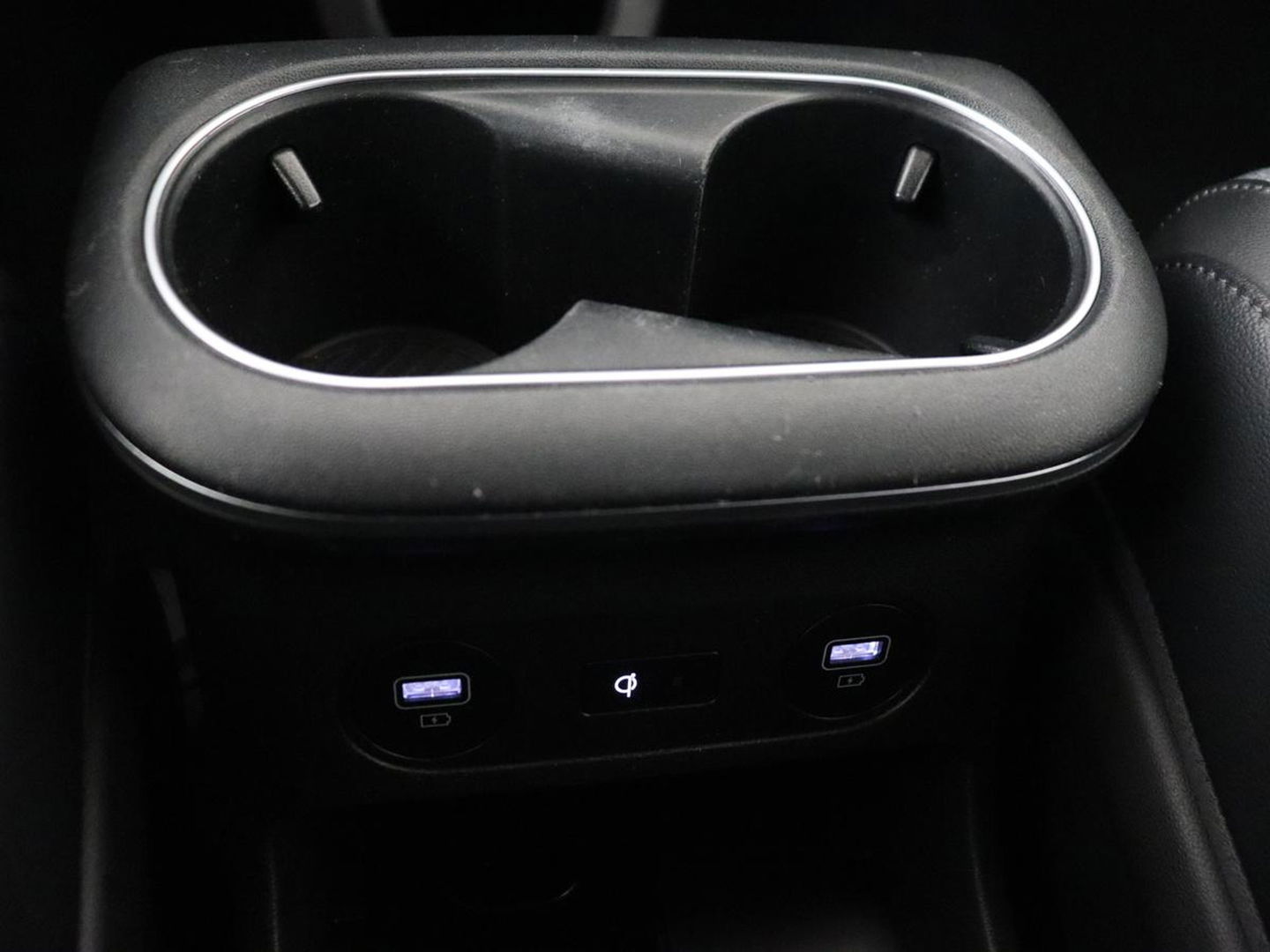 Hyundai IONIQ 5 Connect 73kWh | Trekhaak | Stoel & stuurverwarming | Half leder | Adaptive cruise | Carplay | 19'' | Keyless | Camera | Navigatie | Vehicle-to-load | Parkeerhulp