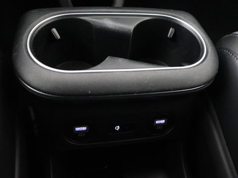 Hyundai IONIQ 5 Connect 73kWh | Trekhaak | Stoel & stuurverwarming | Half leder | Adaptive cruise | Carplay | 19'' | Keyless | Camera | Navigatie | Vehicle-to-load | Parkeerhulp