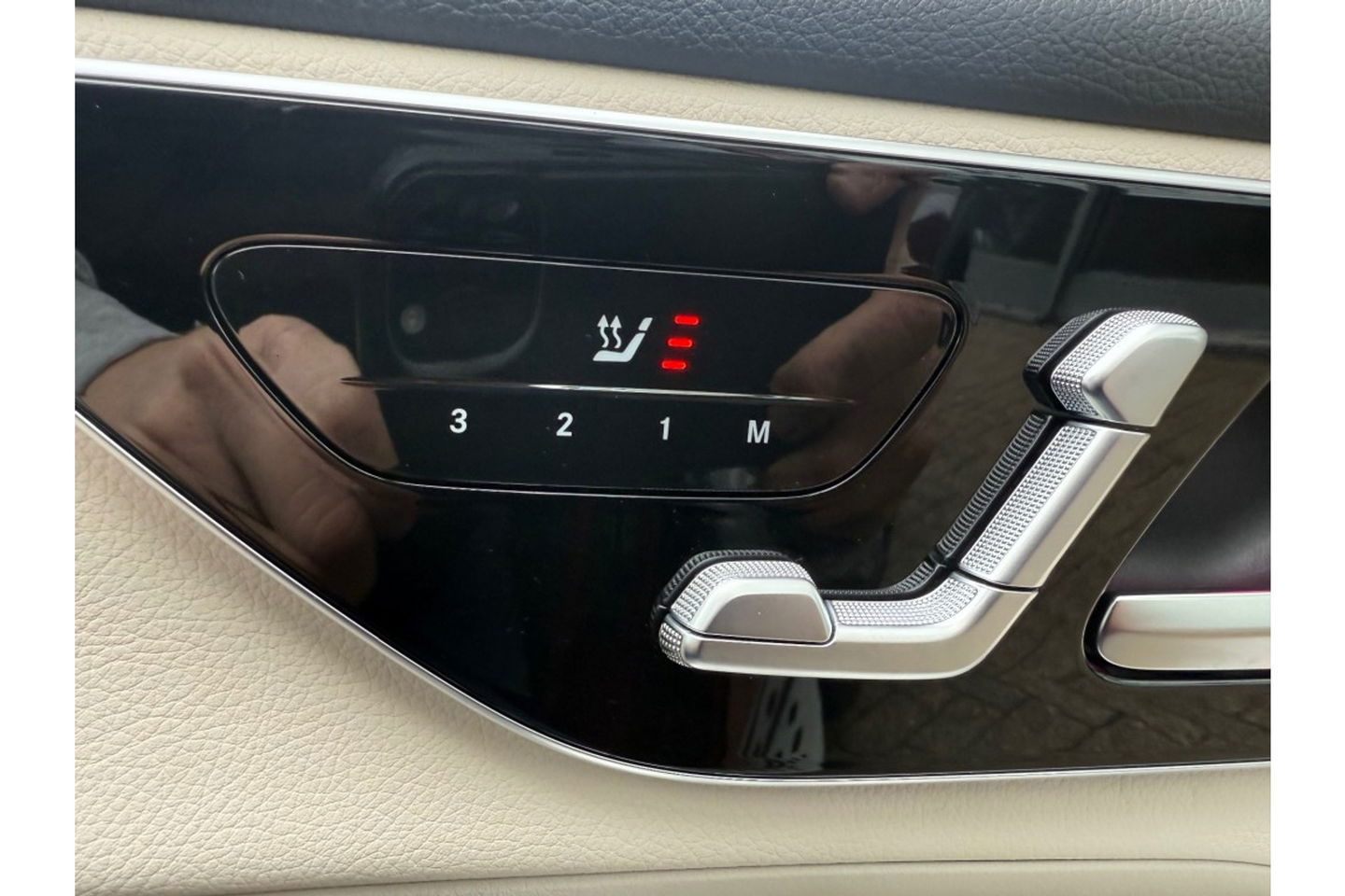 Mercedes-Benz GLC 300DE 4MATIC AMG LINE PANORAMA LEER NAVI PDC360GR.