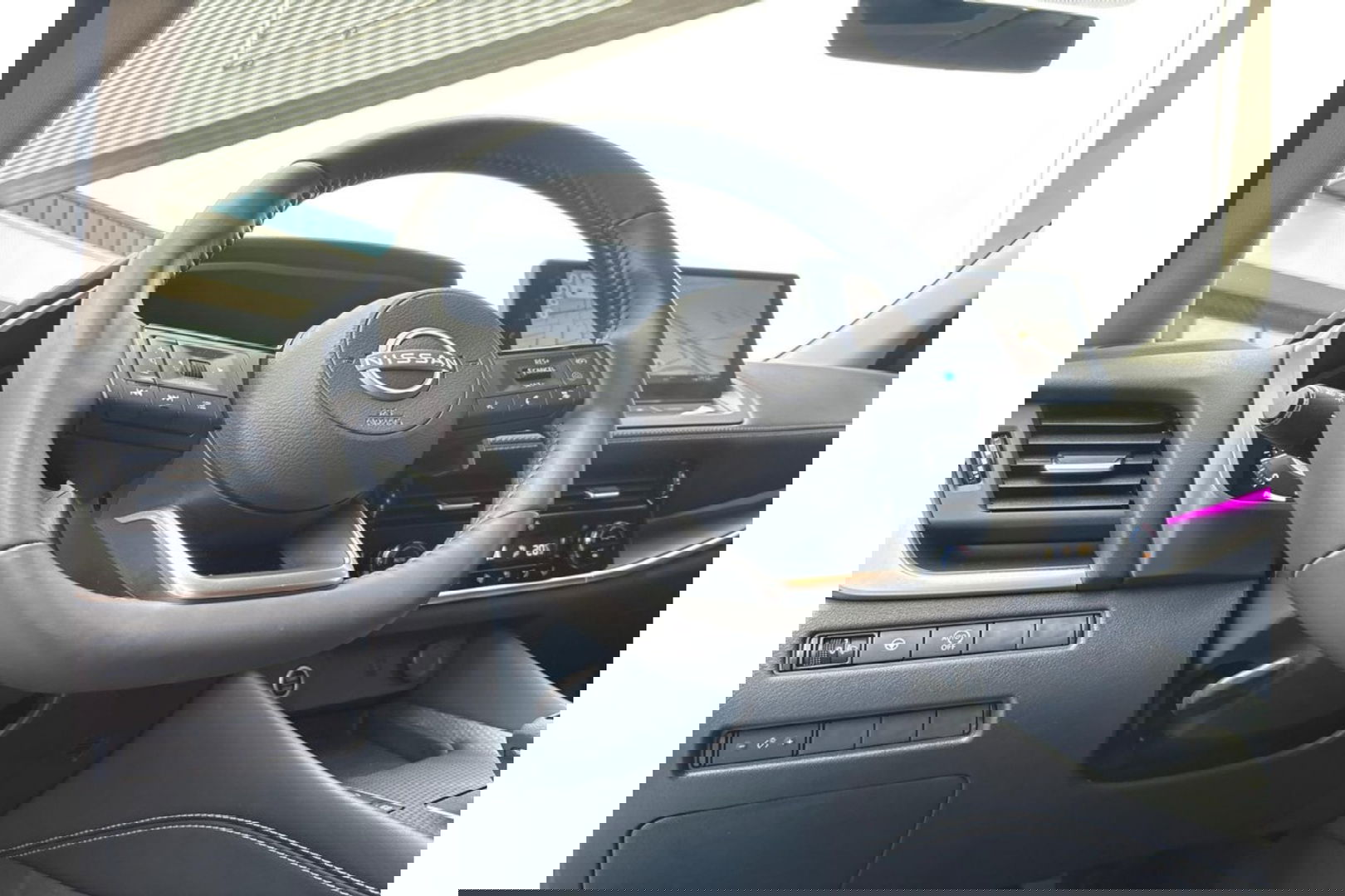 Nissan QASHQAI 1.3 MHEV X N-CONNECTA AUTOMAAT AIRCO NAVI WIDESCREEN CAMERA360GR.