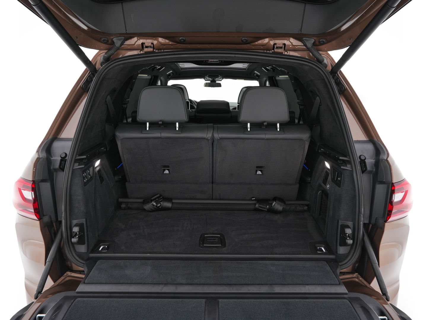 BMW X7 xDrive30d High Executive [ 7-Pers. ] *PANO | LASER-LED | HEAD-UP | SOFT-CLOSE | LUXURY-LEATHER | BOWERS&WILKINS | BLIND-SPOT | DIGI-COCKPIT | MEMORY-PACK | TOP-VIEW | PRIVACY-GLASS | NAVI-FULLMAP | 22''ALU | TOWB