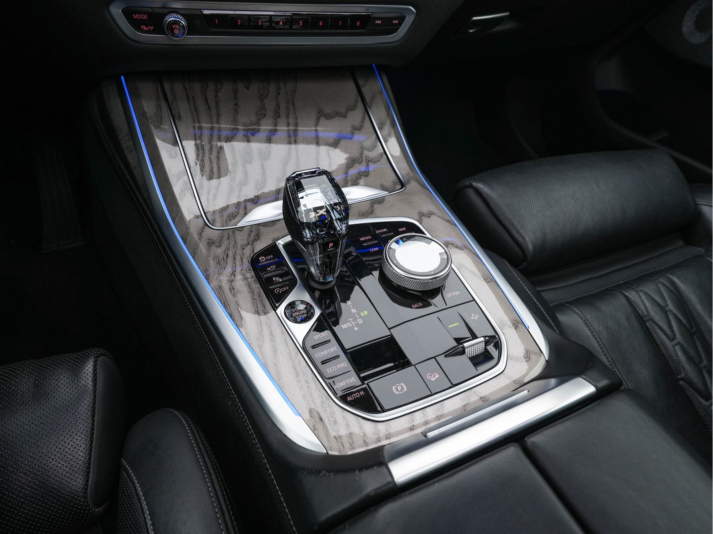 BMW X7 xDrive30d High Executive [ 7-Pers. ] *PANO | LASER-LED | HEAD-UP | SOFT-CLOSE | LUXURY-LEATHER | BOWERS&WILKINS | BLIND-SPOT | DIGI-COCKPIT | MEMORY-PACK | TOP-VIEW | PRIVACY-GLASS | NAVI-FULLMAP | 22''ALU | TOWB