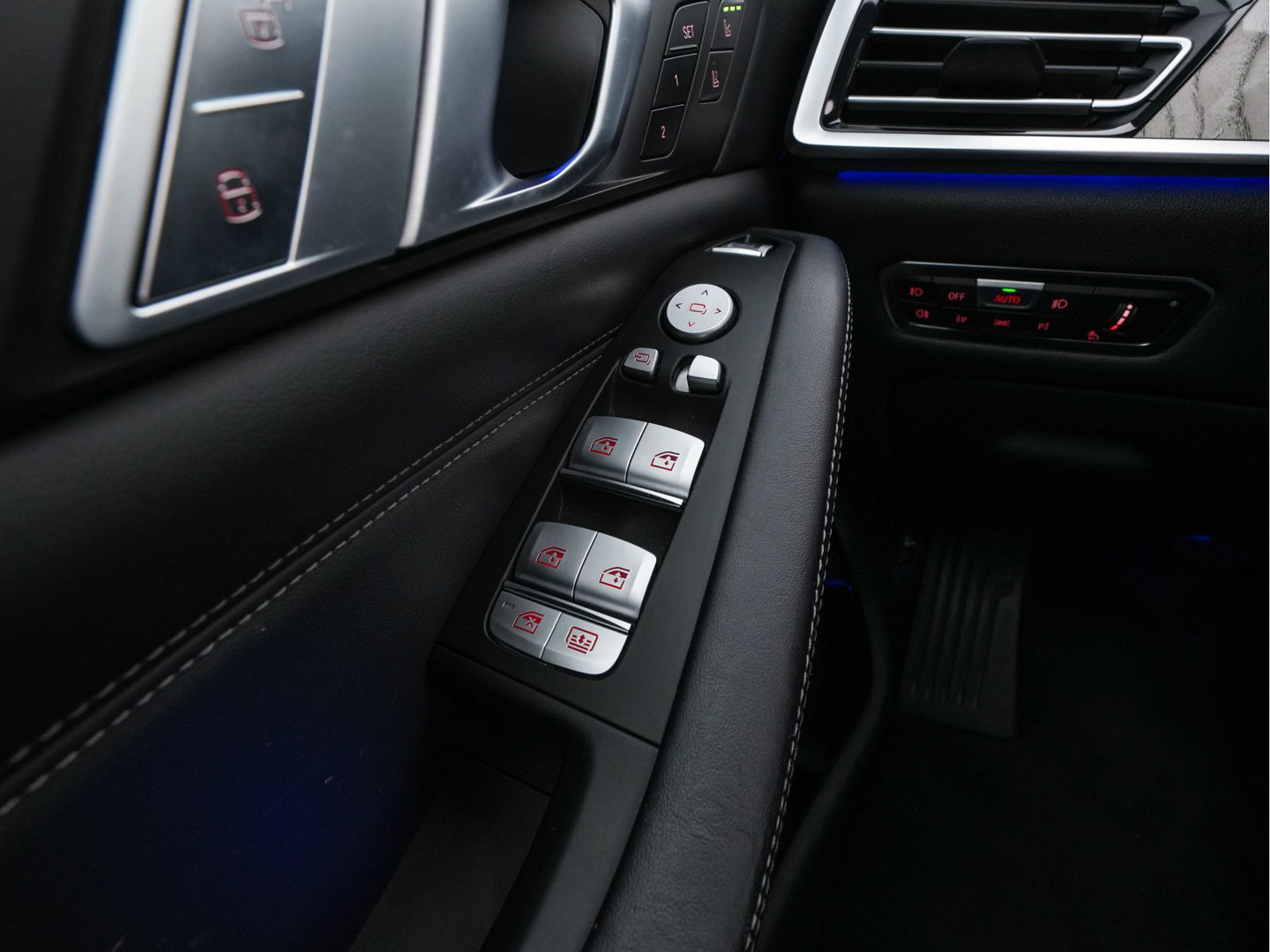 BMW X7 xDrive30d High Executive [ 7-Pers. ] *PANO | LASER-LED | HEAD-UP | SOFT-CLOSE | LUXURY-LEATHER | BOWERS&WILKINS | BLIND-SPOT | DIGI-COCKPIT | MEMORY-PACK | TOP-VIEW | PRIVACY-GLASS | NAVI-FULLMAP | 22''ALU | TOWB