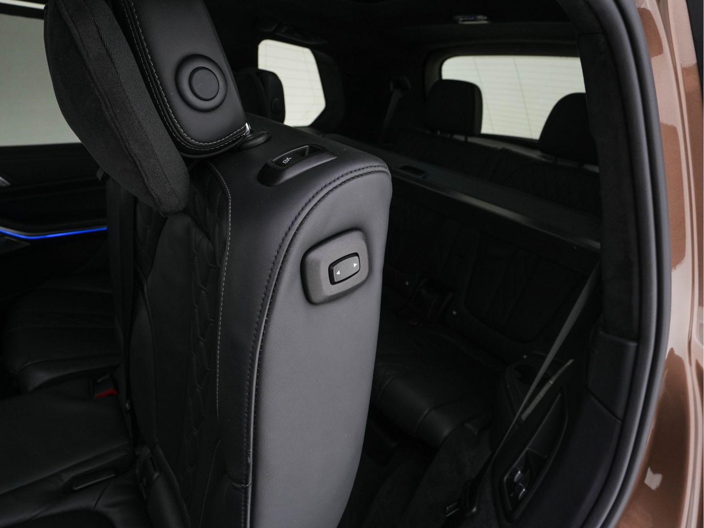 BMW X7 xDrive30d High Executive [ 7-Pers. ] *PANO | LASER-LED | HEAD-UP | SOFT-CLOSE | LUXURY-LEATHER | BOWERS&WILKINS | BLIND-SPOT | DIGI-COCKPIT | MEMORY-PACK | TOP-VIEW | PRIVACY-GLASS | NAVI-FULLMAP | 22''ALU | TOWB