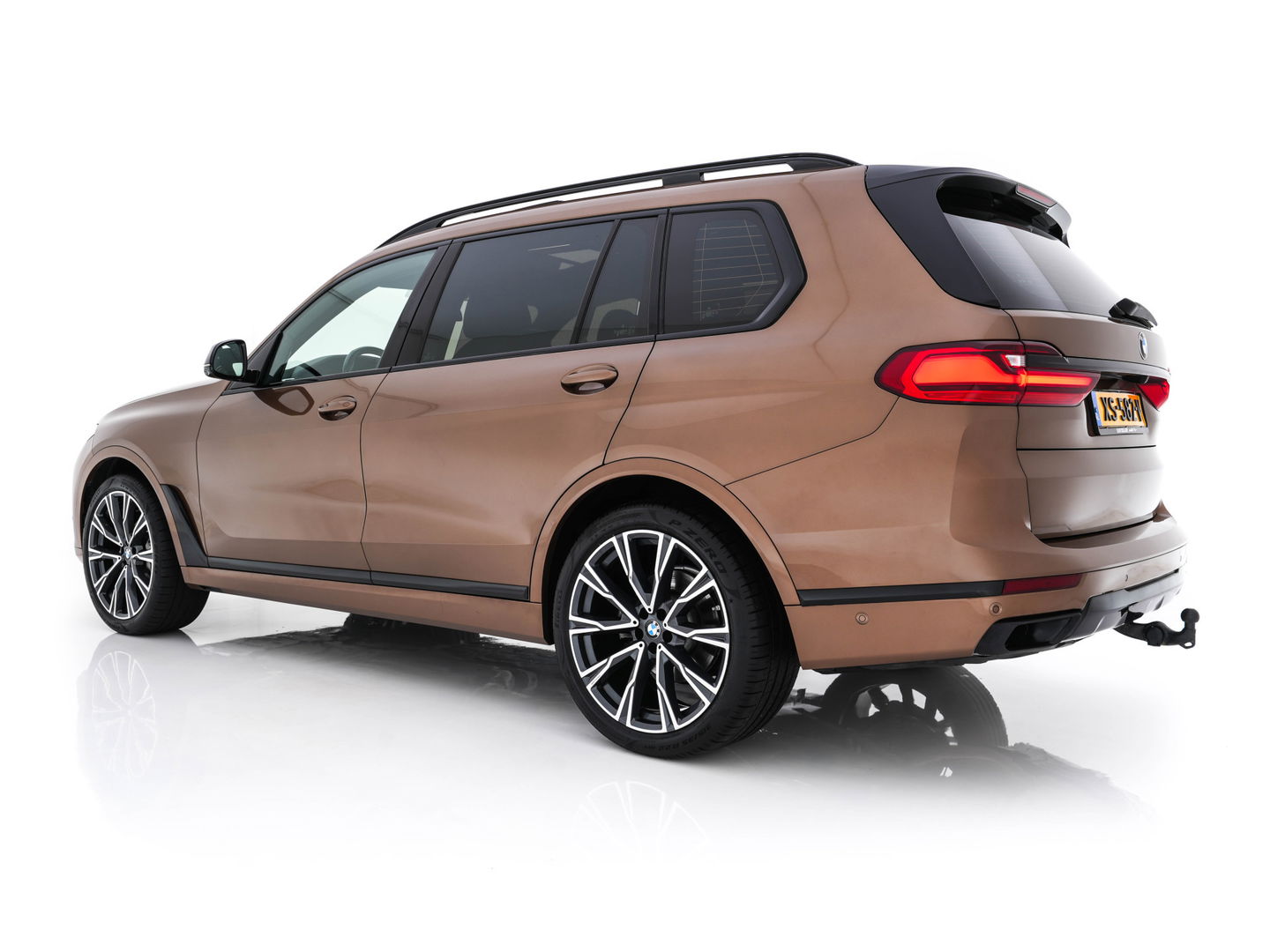 BMW X7 xDrive30d High Executive [ 7-Pers. ] *PANO | LASER-LED | HEAD-UP | SOFT-CLOSE | LUXURY-LEATHER | BOWERS&WILKINS | BLIND-SPOT | DIGI-COCKPIT | MEMORY-PACK | TOP-VIEW | PRIVACY-GLASS | NAVI-FULLMAP | 22''ALU | TOWB