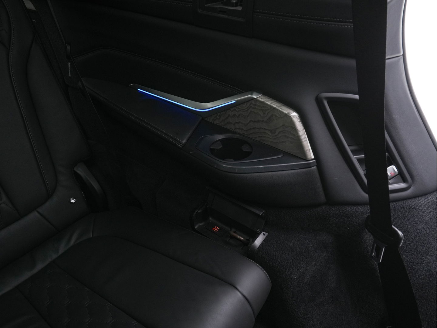 BMW X7 xDrive30d High Executive [ 7-Pers. ] *PANO | LASER-LED | HEAD-UP | SOFT-CLOSE | LUXURY-LEATHER | BOWERS&WILKINS | BLIND-SPOT | DIGI-COCKPIT | MEMORY-PACK | TOP-VIEW | PRIVACY-GLASS | NAVI-FULLMAP | 22''ALU | TOWB