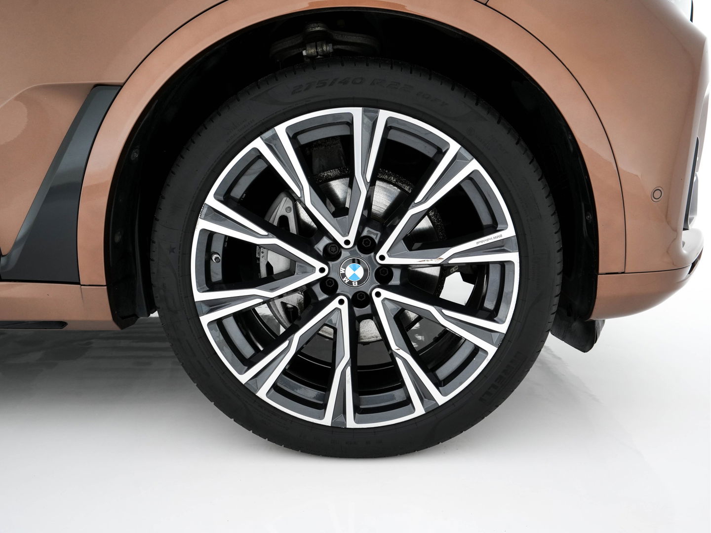 BMW X7 xDrive30d High Executive [ 7-Pers. ] *PANO | LASER-LED | HEAD-UP | SOFT-CLOSE | LUXURY-LEATHER | BOWERS&WILKINS | BLIND-SPOT | DIGI-COCKPIT | MEMORY-PACK | TOP-VIEW | PRIVACY-GLASS | NAVI-FULLMAP | 22''ALU | TOWB