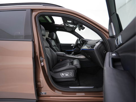 BMW X7 xDrive30d High Executive [ 7-Pers. ] *PANO | LASER-LED | HEAD-UP | SOFT-CLOSE | LUXURY-LEATHER | BOWERS&WILKINS | BLIND-SPOT | DIGI-COCKPIT | MEMORY-PACK | TOP-VIEW | PRIVACY-GLASS | NAVI-FULLMAP | 22''ALU | TOWB