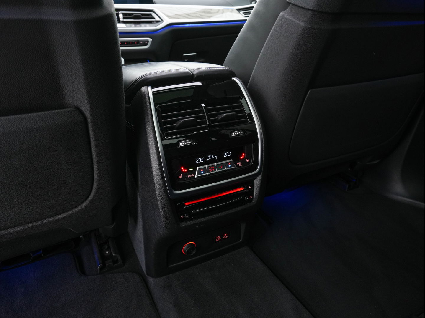 BMW X7 xDrive30d High Executive [ 7-Pers. ] *PANO | LASER-LED | HEAD-UP | SOFT-CLOSE | LUXURY-LEATHER | BOWERS&WILKINS | BLIND-SPOT | DIGI-COCKPIT | MEMORY-PACK | TOP-VIEW | PRIVACY-GLASS | NAVI-FULLMAP | 22''ALU | TOWB