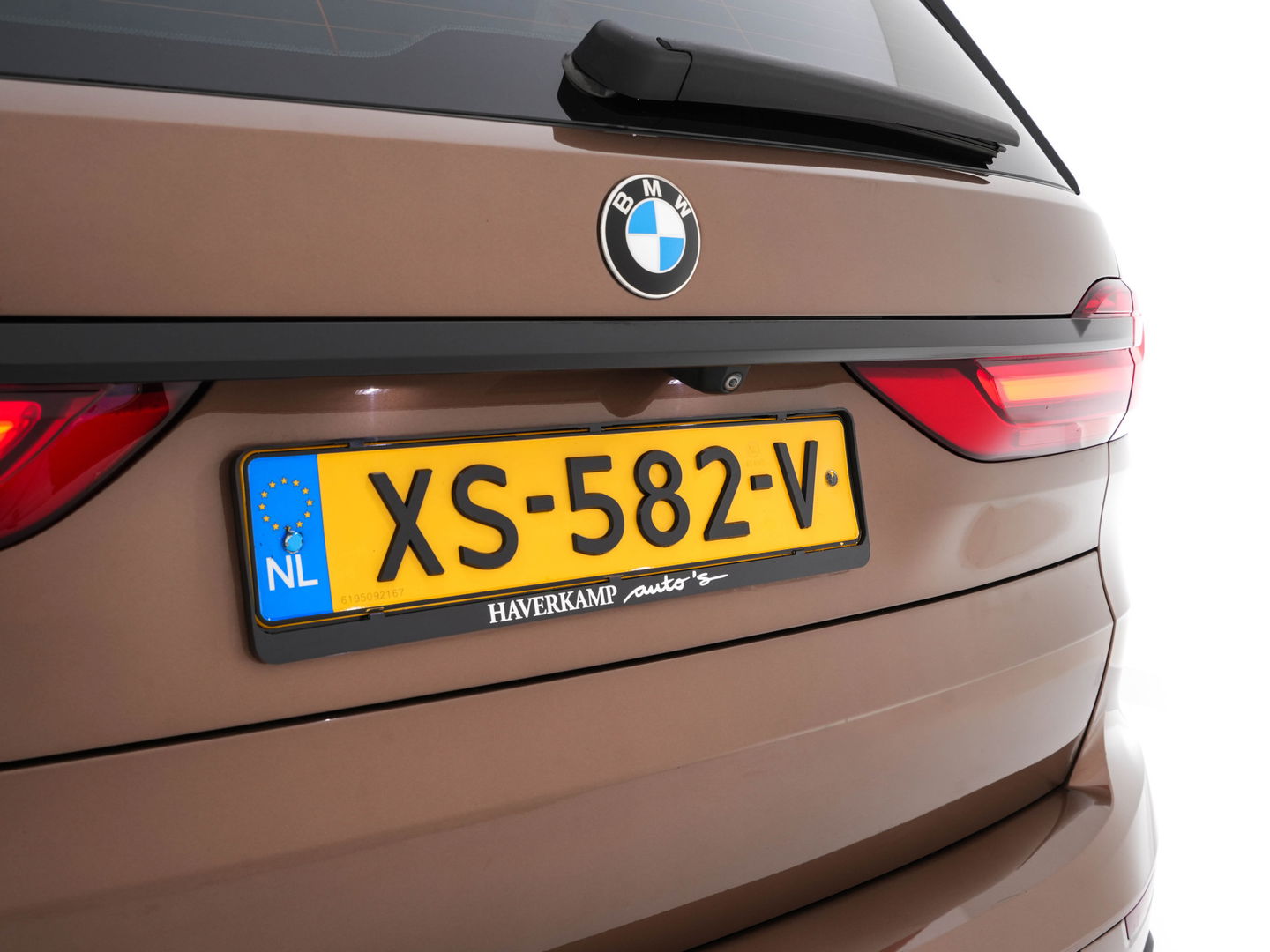 BMW X7 xDrive30d High Executive [ 7-Pers. ] *PANO | LASER-LED | HEAD-UP | SOFT-CLOSE | LUXURY-LEATHER | BOWERS&WILKINS | BLIND-SPOT | DIGI-COCKPIT | MEMORY-PACK | TOP-VIEW | PRIVACY-GLASS | NAVI-FULLMAP | 22''ALU | TOWB