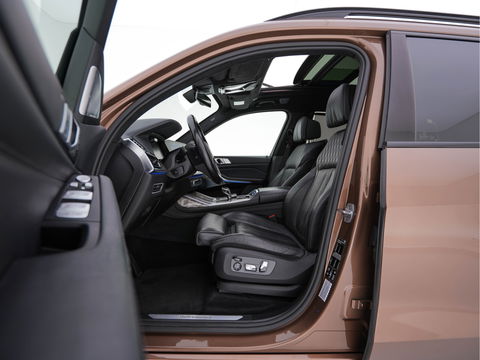 BMW X7 xDrive30d High Executive [ 7-Pers. ] *PANO | LASER-LED | HEAD-UP | SOFT-CLOSE | LUXURY-LEATHER | BOWERS&WILKINS | BLIND-SPOT | DIGI-COCKPIT | MEMORY-PACK | TOP-VIEW | PRIVACY-GLASS | NAVI-FULLMAP | 22''ALU | TOWB