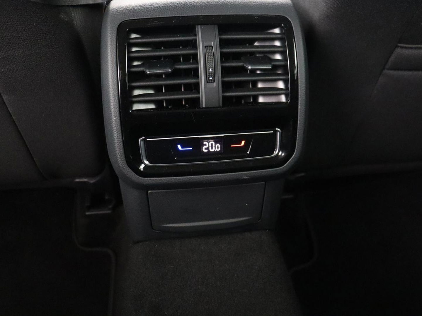 Volkswagen Passat 1.4 TSI PHEV GTE | Stoelverwarming | Virtual Cockpit | Adaptive cruise | Massage | Matrix LED | Camera | Memory | Carplay | Navigatie | Plug In