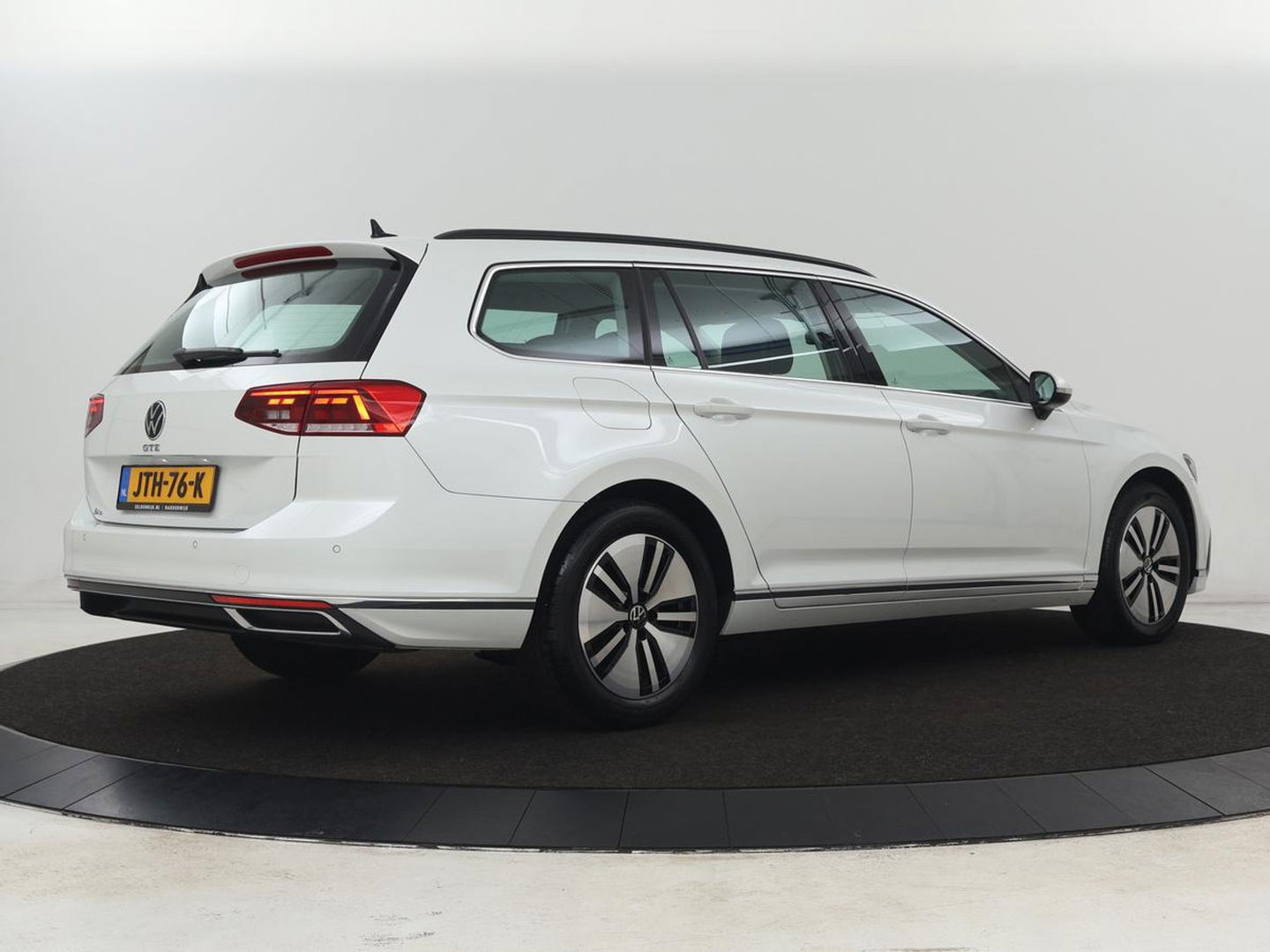 Volkswagen Passat 1.4 TSI PHEV GTE | Stoelverwarming | Virtual Cockpit | Adaptive cruise | Massage | Matrix LED | Camera | Memory | Carplay | Navigatie | Plug In