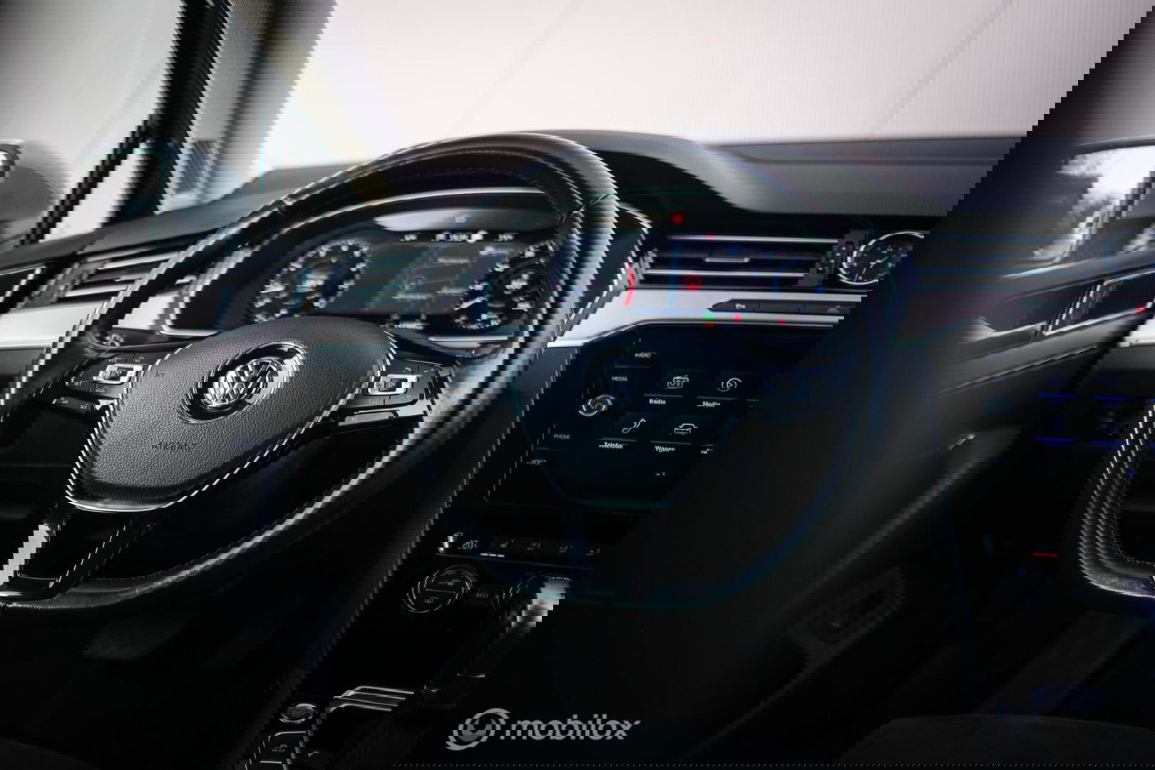 Volkswagen Passat Variant 1.4 TSI ACT Highline Business R | VC | ACC | Camera | Alcantara | Trekhaak | Dealer onderhouden | LED | Rijklaar |