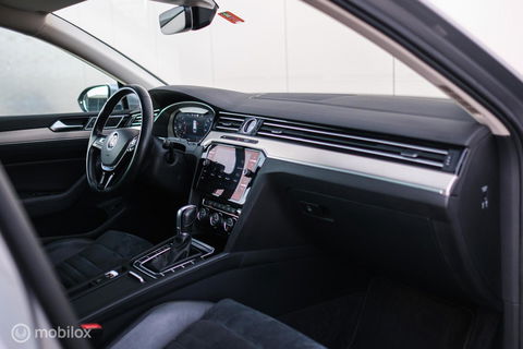 Volkswagen Passat Variant 1.4 TSI ACT Highline Business R | VC | ACC | Camera | Alcantara | Trekhaak | Dealer onderhouden | LED | Rijklaar |
