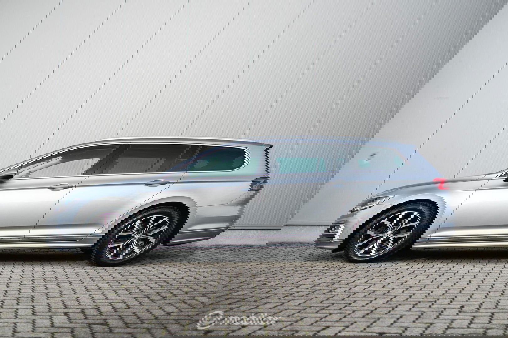 Volkswagen Passat Variant 1.4 TSI ACT Highline Business R | VC | ACC | Camera | Alcantara | Trekhaak | Dealer onderhouden | LED | Rijklaar |