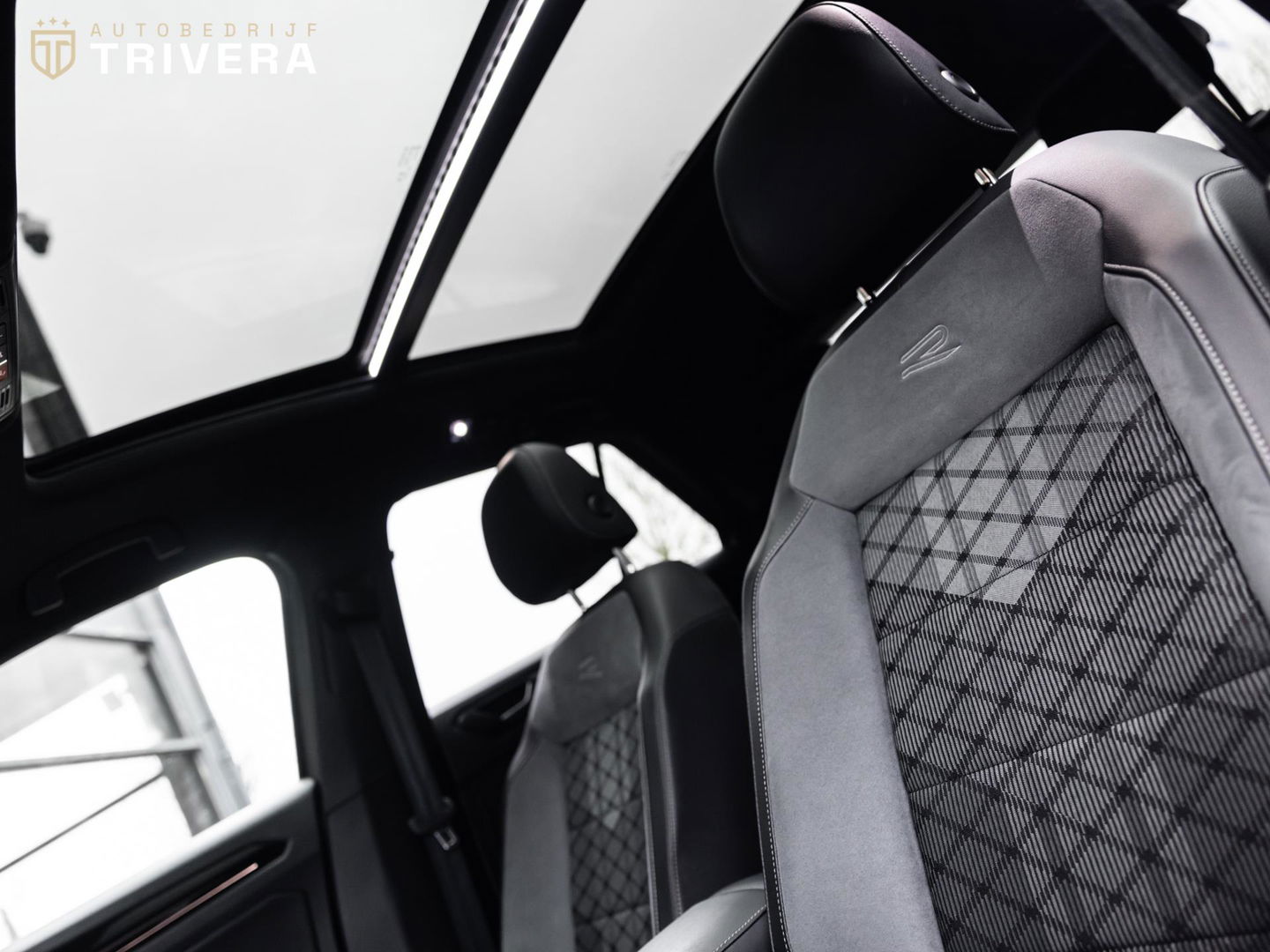 Volkswagen T-Roc 1.5 TSI R-Line I Automaat I PANO I LMV I Volledig dealeronderhouden I 2de eigenaar