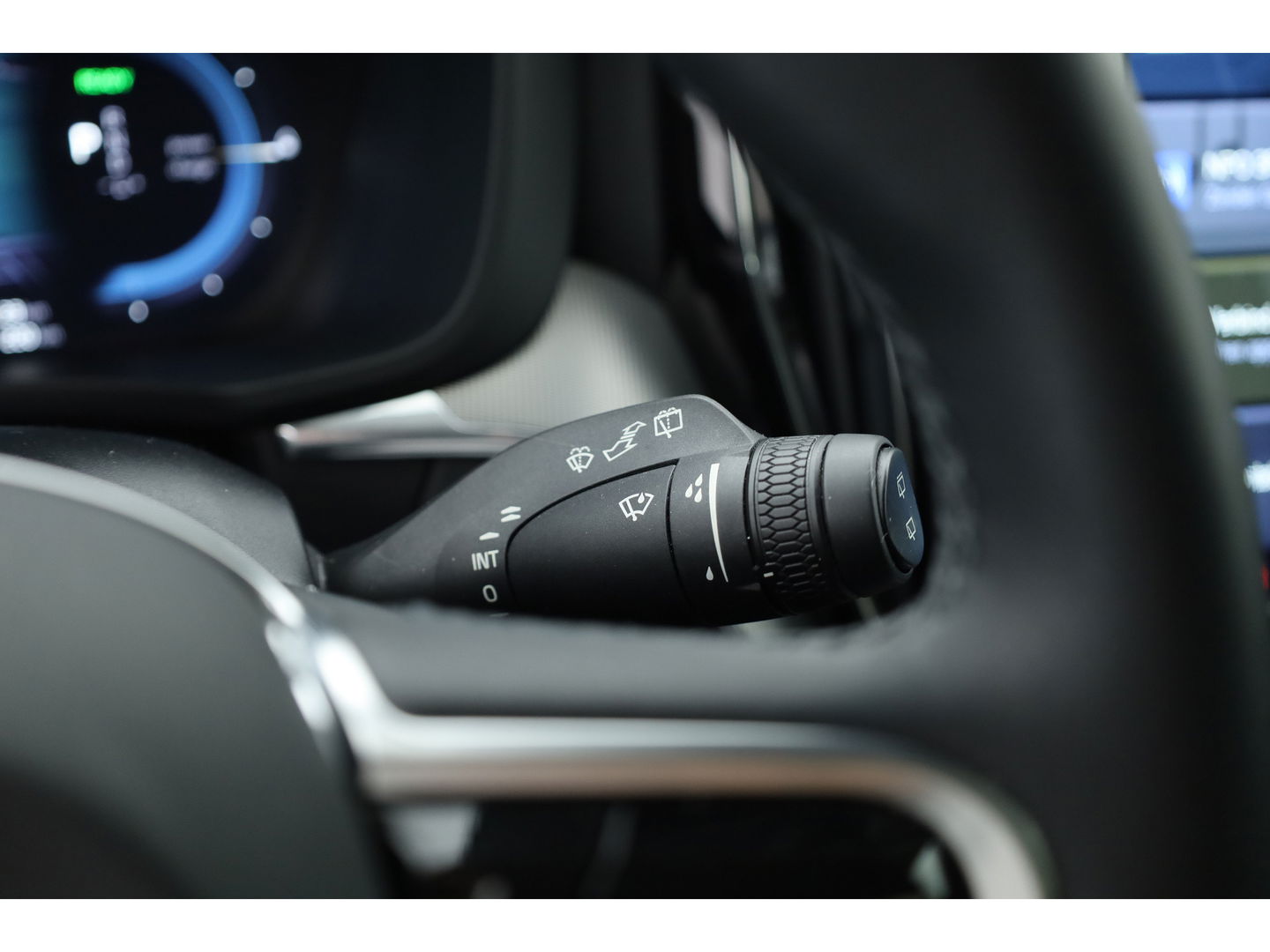 Volvo XC60 2.0 T6 Plug-in hybrid AWD Plus Dark | Long Range | Pano-dak | Camera | 4x Stoel + stuurverw. | Elek. stoelen |