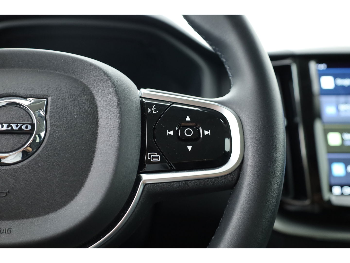 Volvo XC60 2.0 T6 Plug-in hybrid AWD Plus Dark | Long Range | Pano-dak | Camera | 4x Stoel + stuurverw. | Elek. stoelen |