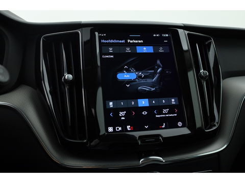 Volvo XC60 2.0 T6 Plug-in hybrid AWD Plus Dark | Long Range | Pano-dak | Camera | 4x Stoel + stuurverw. | Elek. stoelen |