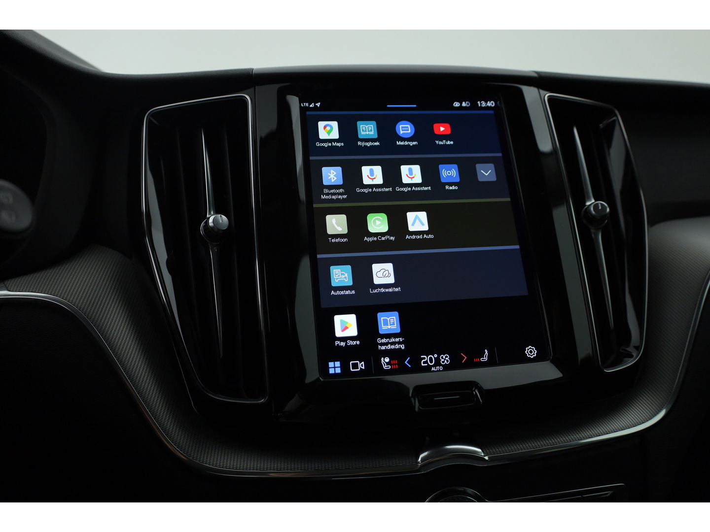 Volvo XC60 2.0 T6 Plug-in hybrid AWD Plus Dark | Long Range | Pano-dak | Camera | 4x Stoel + stuurverw. | Elek. stoelen |