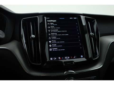 Volvo XC60 2.0 T6 Plug-in hybrid AWD Plus Dark | Long Range | Pano-dak | Camera | 4x Stoel + stuurverw. | Elek. stoelen |