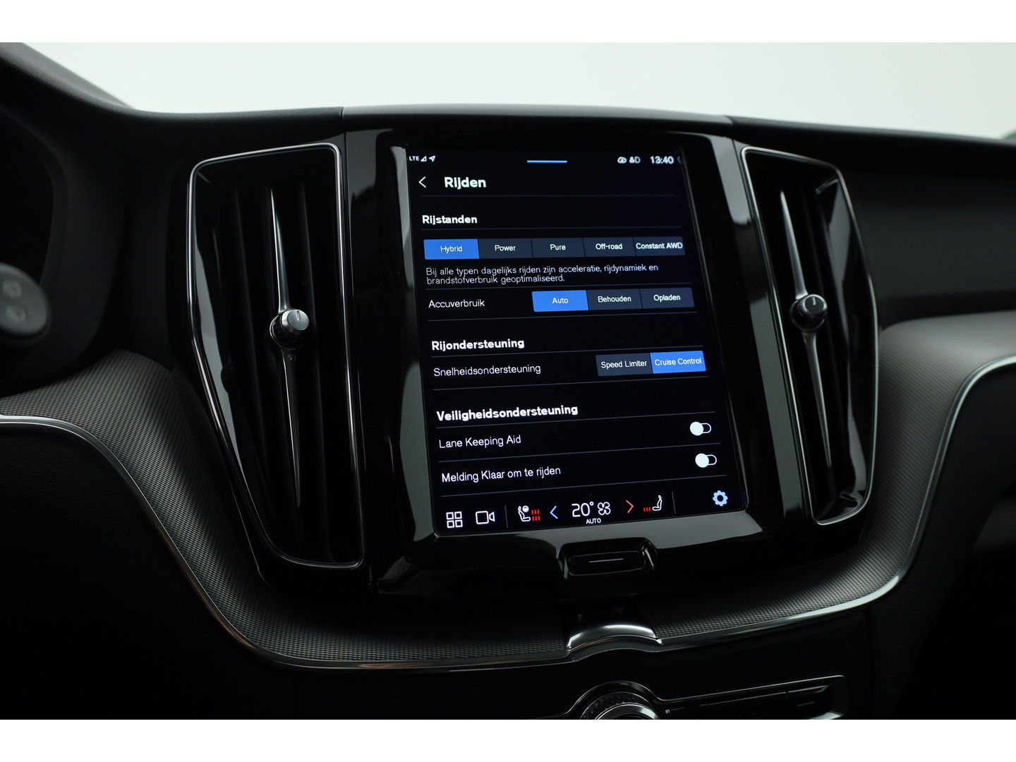 Volvo XC60 2.0 T6 Plug-in hybrid AWD Plus Dark | Long Range | Pano-dak | Camera | 4x Stoel + stuurverw. | Elek. stoelen |