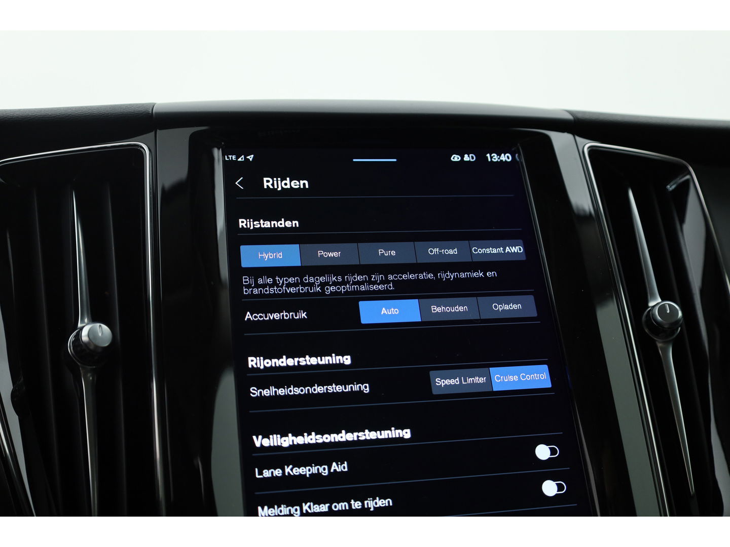 Volvo XC60 2.0 T6 Plug-in hybrid AWD Plus Dark | Long Range | Pano-dak | Camera | 4x Stoel + stuurverw. | Elek. stoelen |