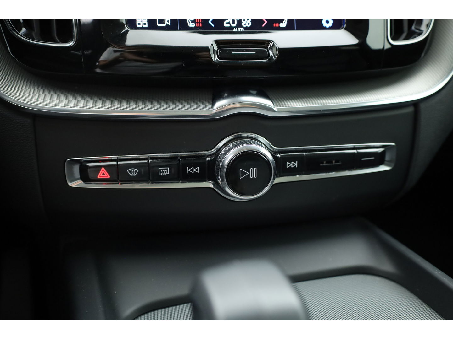 Volvo XC60 2.0 T6 Plug-in hybrid AWD Plus Dark | Long Range | Pano-dak | Camera | 4x Stoel + stuurverw. | Elek. stoelen |