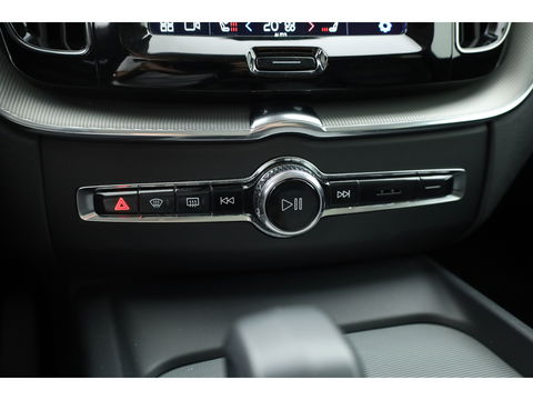 Volvo XC60 2.0 T6 Plug-in hybrid AWD Plus Dark | Long Range | Pano-dak | Camera | 4x Stoel + stuurverw. | Elek. stoelen |