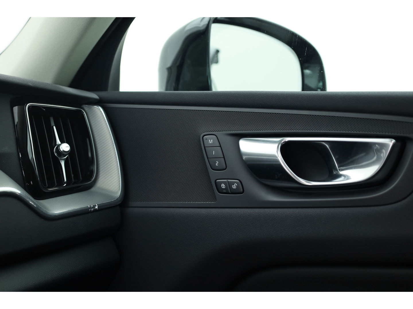 Volvo XC60 2.0 T6 Plug-in hybrid AWD Plus Dark | Long Range | Pano-dak | Camera | 4x Stoel + stuurverw. | Elek. stoelen |