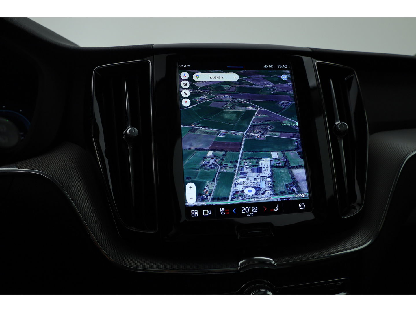 Volvo XC60 2.0 T6 Plug-in hybrid AWD Plus Dark | Long Range | Pano-dak | Camera | 4x Stoel + stuurverw. | Elek. stoelen |