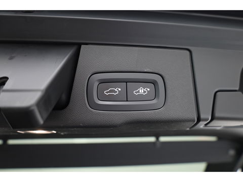 Volvo XC60 2.0 T6 Plug-in hybrid AWD Plus Dark | Long Range | Pano-dak | Camera | 4x Stoel + stuurverw. | Elek. stoelen |