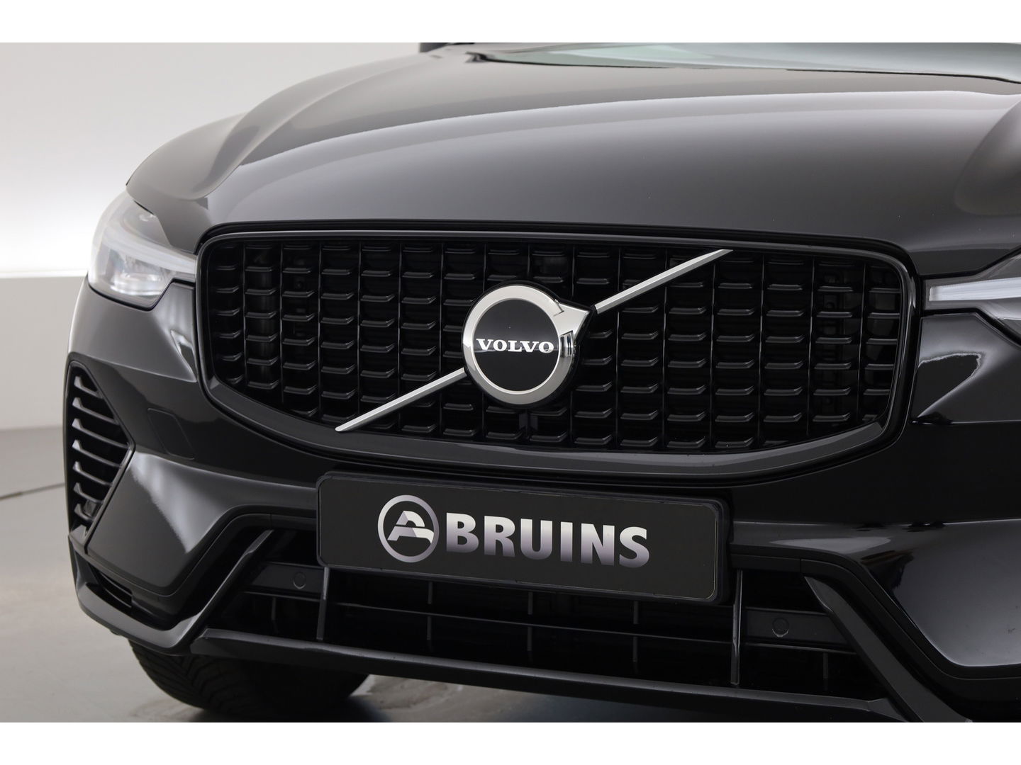 Volvo XC60 2.0 T6 Plug-in hybrid AWD Plus Dark | Long Range | Pano-dak | Camera | 4x Stoel + stuurverw. | Elek. stoelen |