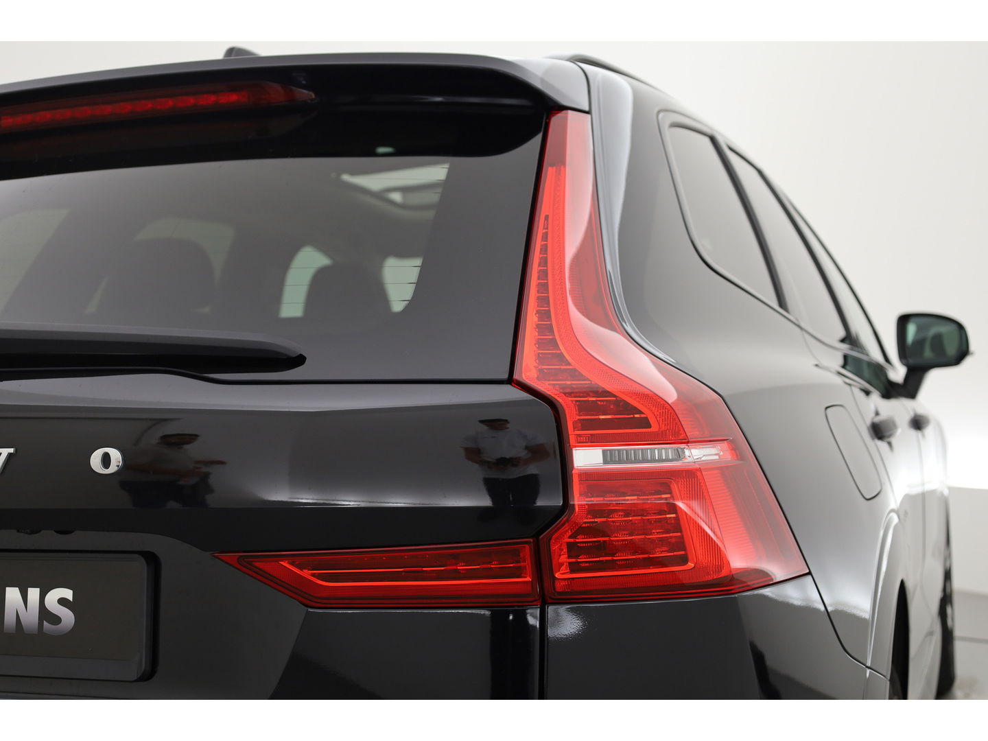 Volvo XC60 2.0 T6 Plug-in hybrid AWD Plus Dark | Long Range | Pano-dak | Camera | 4x Stoel + stuurverw. | Elek. stoelen |