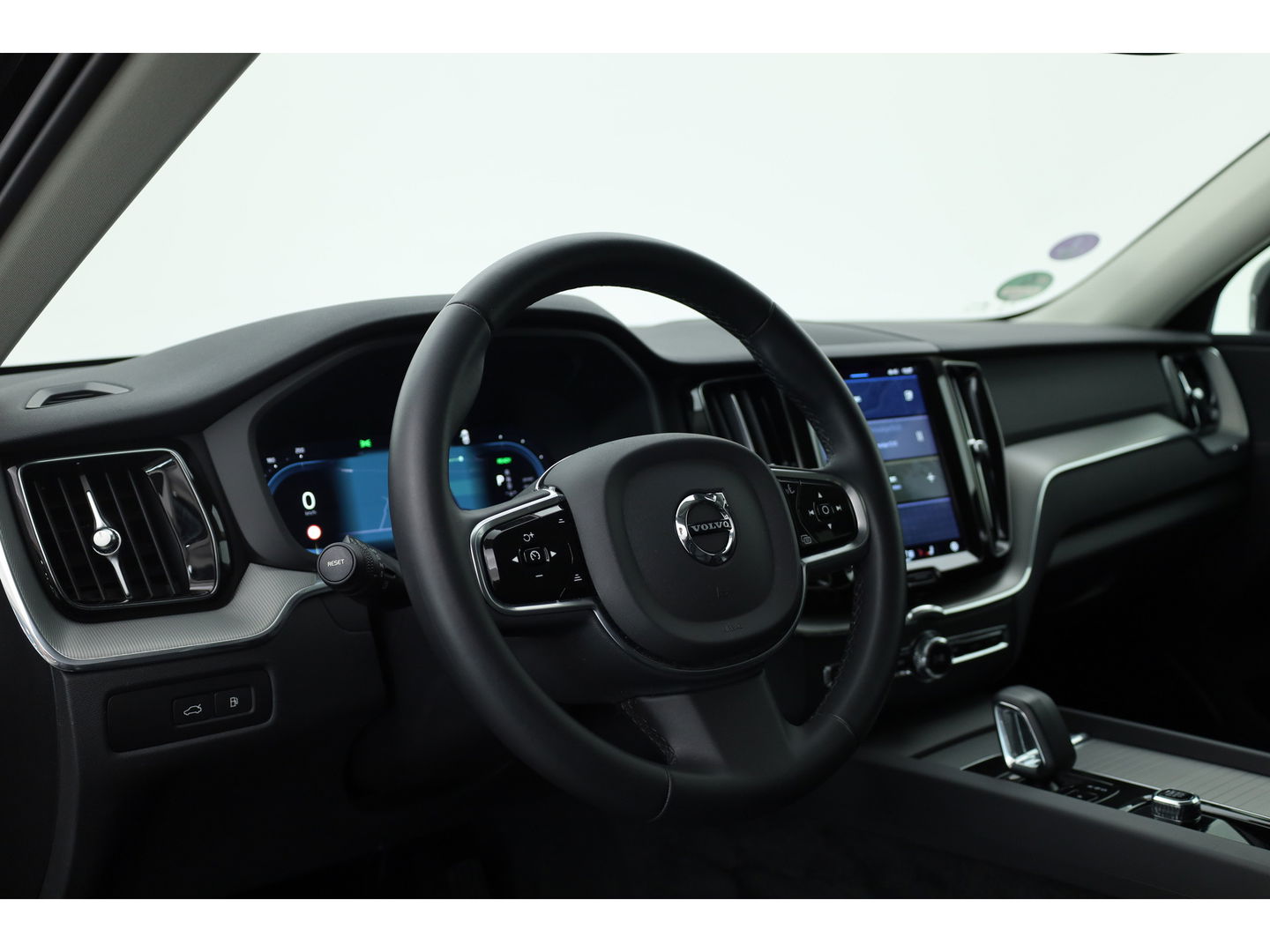 Volvo XC60 2.0 T6 Plug-in hybrid AWD Plus Dark | Long Range | Pano-dak | Camera | 4x Stoel + stuurverw. | Elek. stoelen |