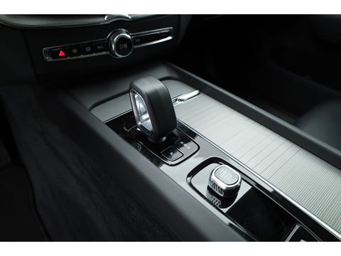 Volvo XC60 2.0 T6 Plug-in hybrid AWD Plus Dark | Long Range | Pano-dak | Camera | 4x Stoel + stuurverw. | Elek. stoelen |