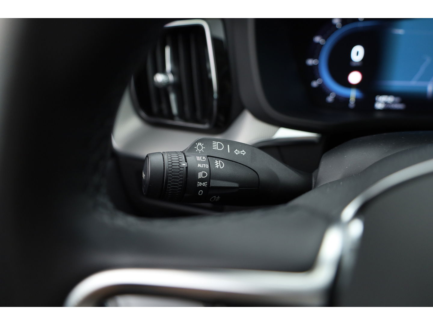 Volvo XC60 2.0 T6 Plug-in hybrid AWD Plus Dark | Long Range | Pano-dak | Camera | 4x Stoel + stuurverw. | Elek. stoelen |