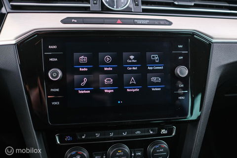 Volkswagen Passat Variant 1.4 TSI ACT Highline Business R | VC | ACC | Camera | Alcantara | Trekhaak | Dealer onderhouden | LED | Rijklaar |