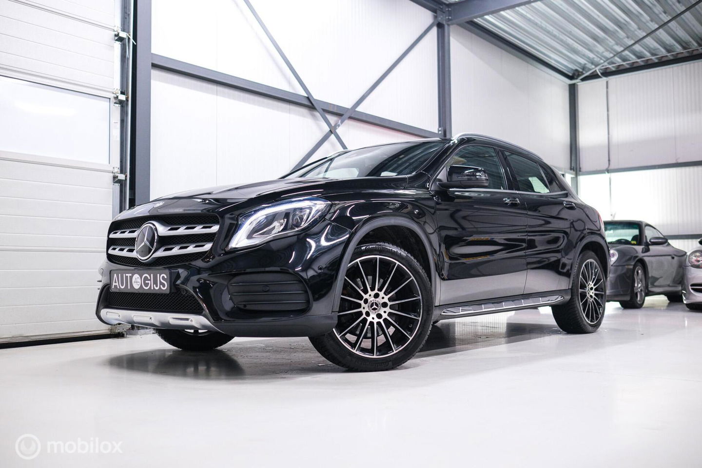 Mercedes-Benz GLA 250 4Matic Premium Plus AMG | Panorama | Adaptive cruise | Camera | All Seasons | Trekhaak | LED | Stoelverwarming | rijklaarpri
