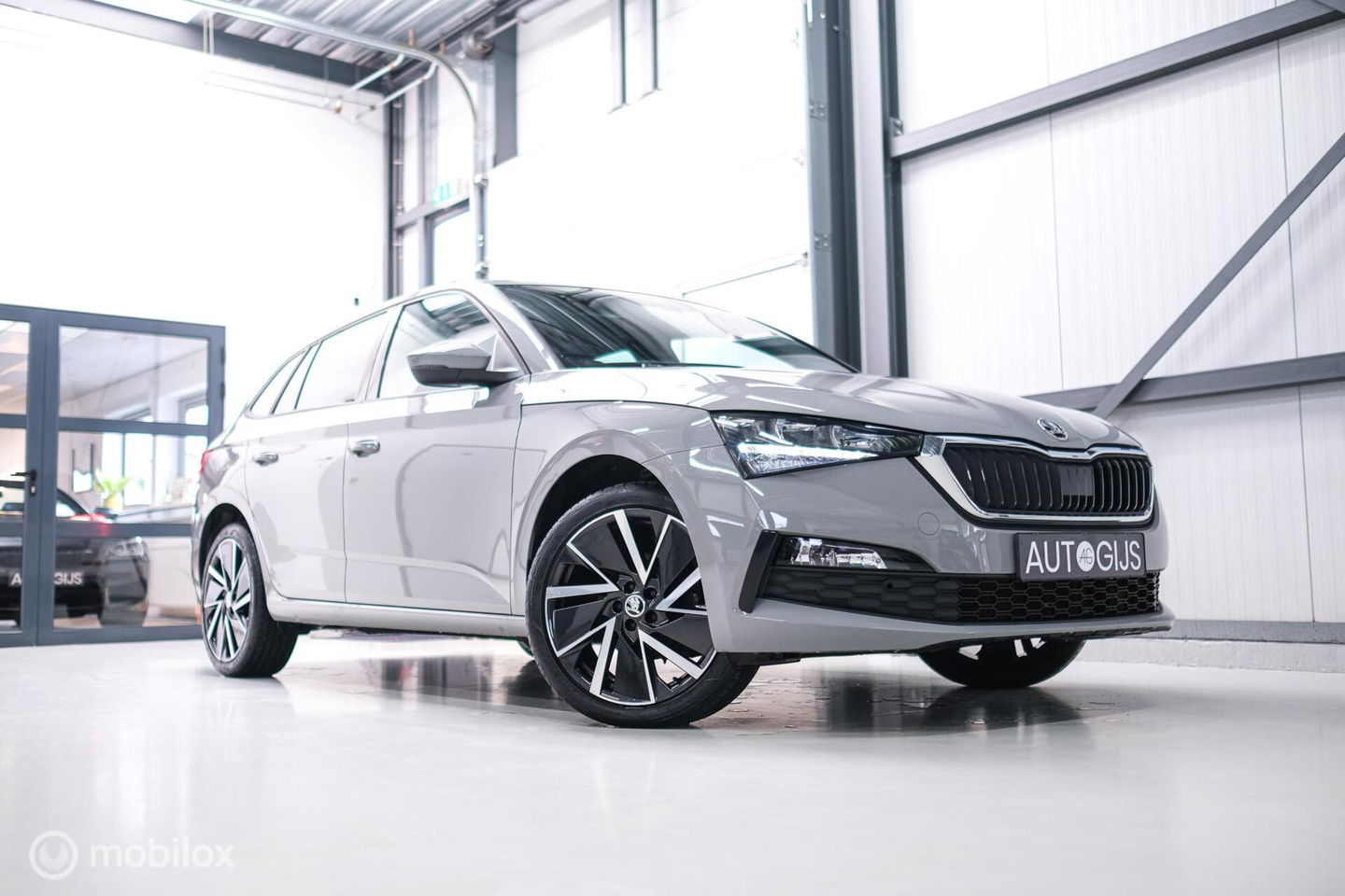 Škoda Scala 1.0 TSI Sport Business | Sportstoelen | Trekaak | NAP NL auto | LED | Adaptive cruise | Clima | Dealer oh | 17 inch | CarPlay |