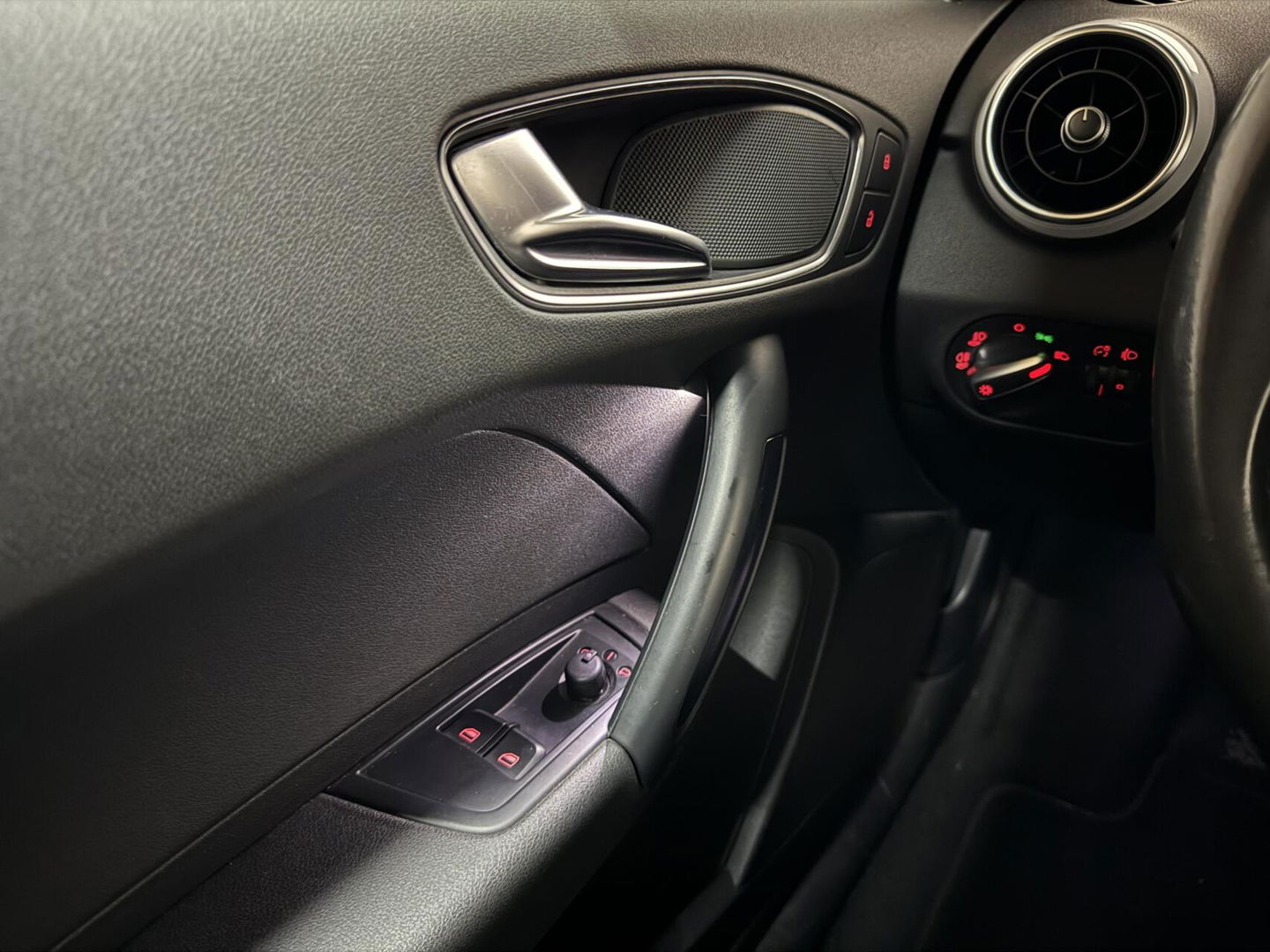 Audi A1 1.2 TFSI S-line Airco Cruise Navi NAP