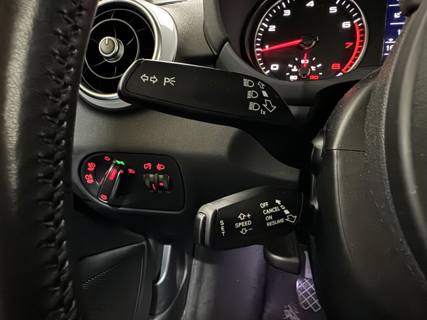 Audi A1 1.2 TFSI S-line Airco Cruise Navi NAP